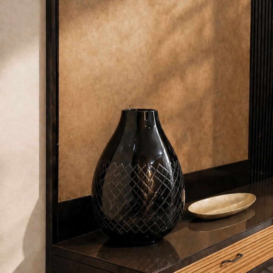 Noir Diamond Vase